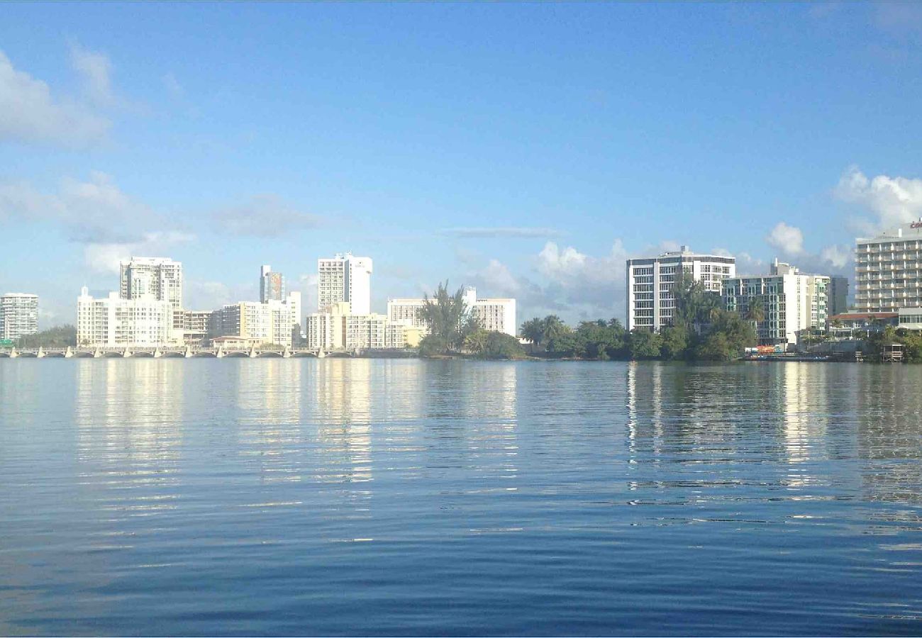 Apartment in San Juan - Condado Beach & Rooftop Garden for large groups