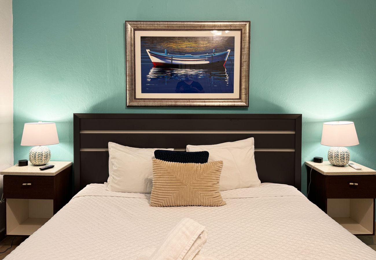 Apartment in San Juan - Condado Escape | 2BR with Rooftop Terrace & Charm