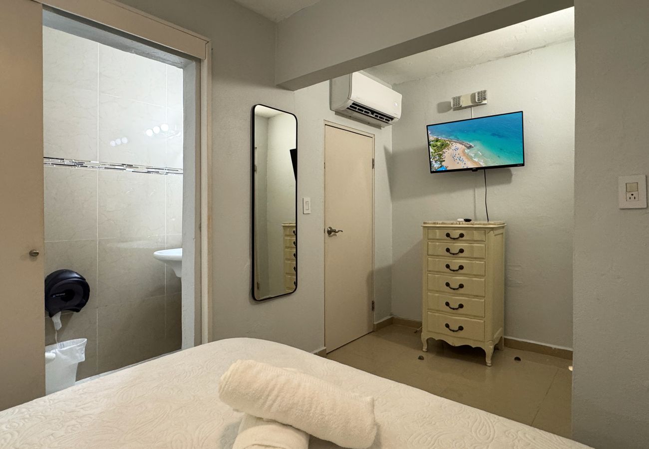 Apartment in San Juan - Couples Condado Stay | 1BR Near Dining & Beach