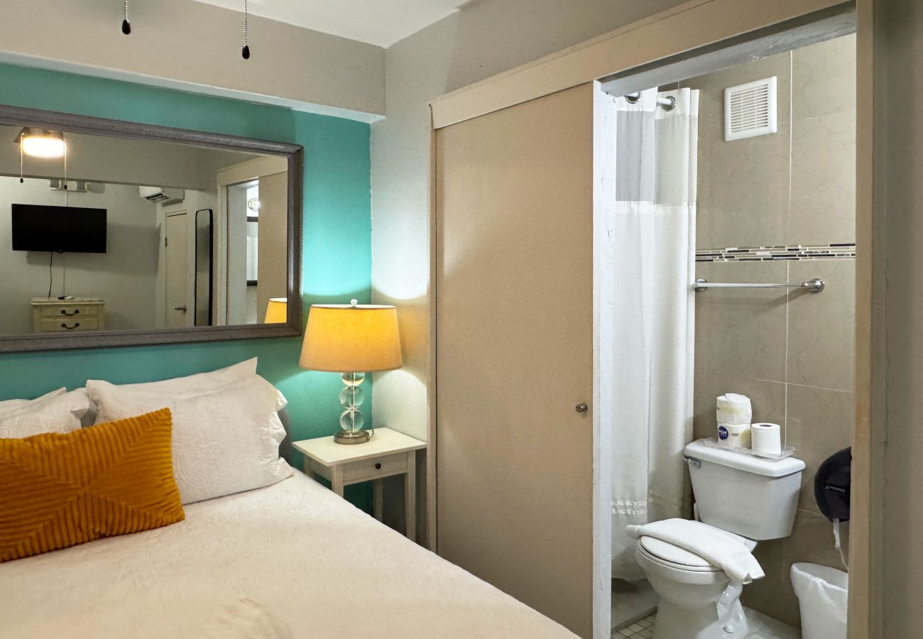 Apartment in San Juan - Couples Condado Stay | 1BR Near Dining & Beach