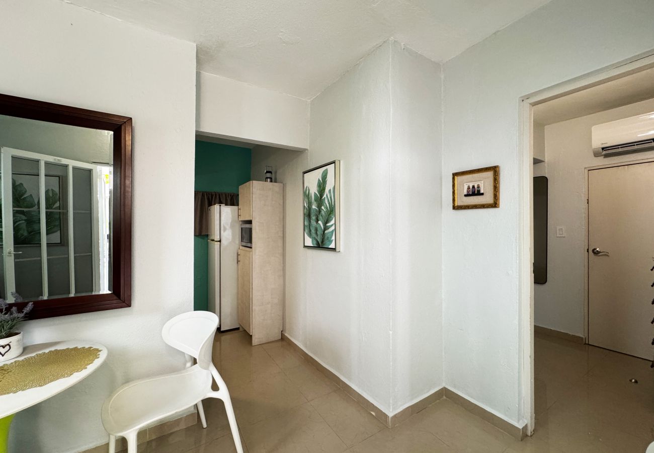 Apartment in San Juan - Couples Condado Stay | 1BR Near Dining & Beach