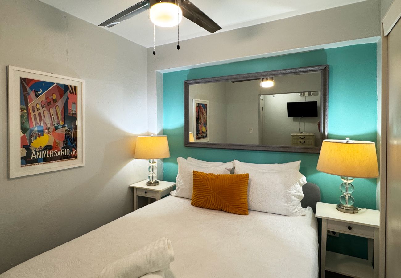 Apartment in San Juan - Couples Condado Stay | 1BR Near Dining & Beach