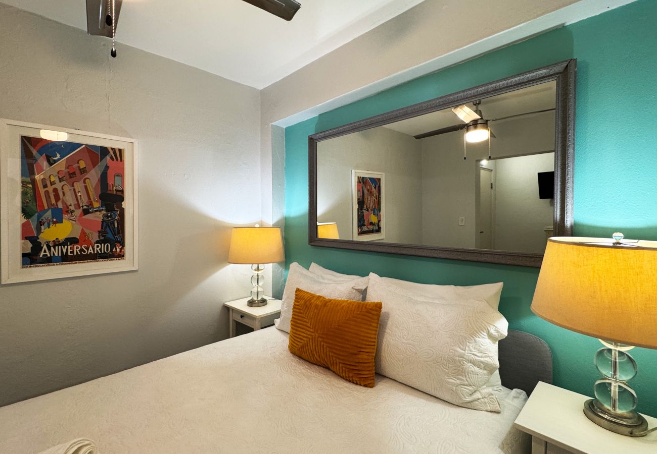 Apartment in San Juan - Couples Condado Stay | 1BR Near Dining & Beach