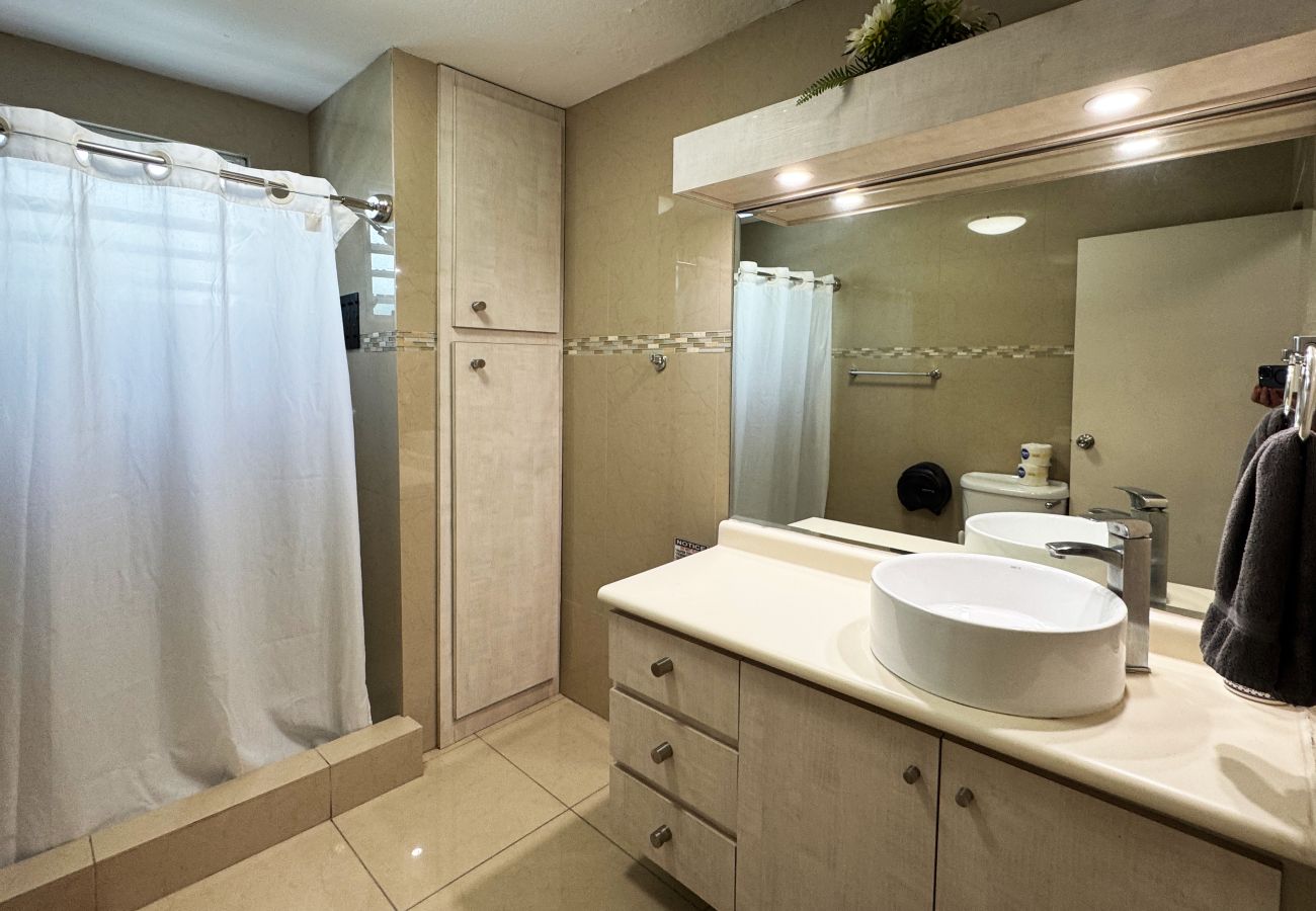 Apartment in San Juan - Spacious 2BR/1BA in Condado Near Beach & Hotspots