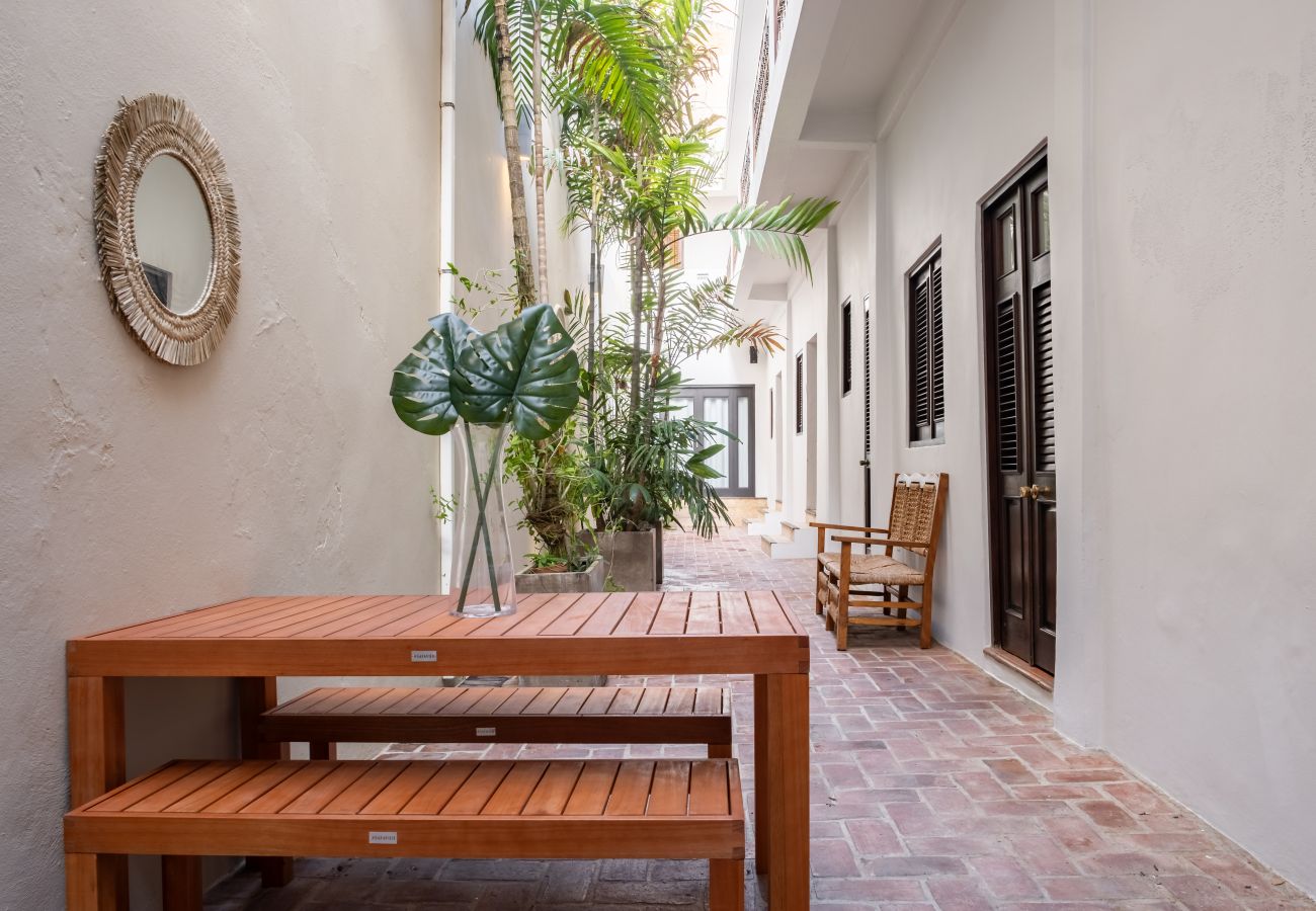 House in San Juan - Tizol Historic Building: 8BR in Old San Juan