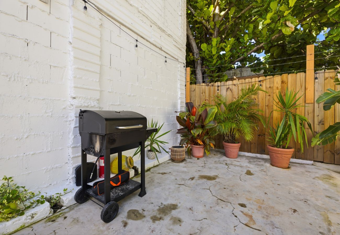 Apartment in Santurce - Breezy beach apt, steps to the sand! Full AC + Generator