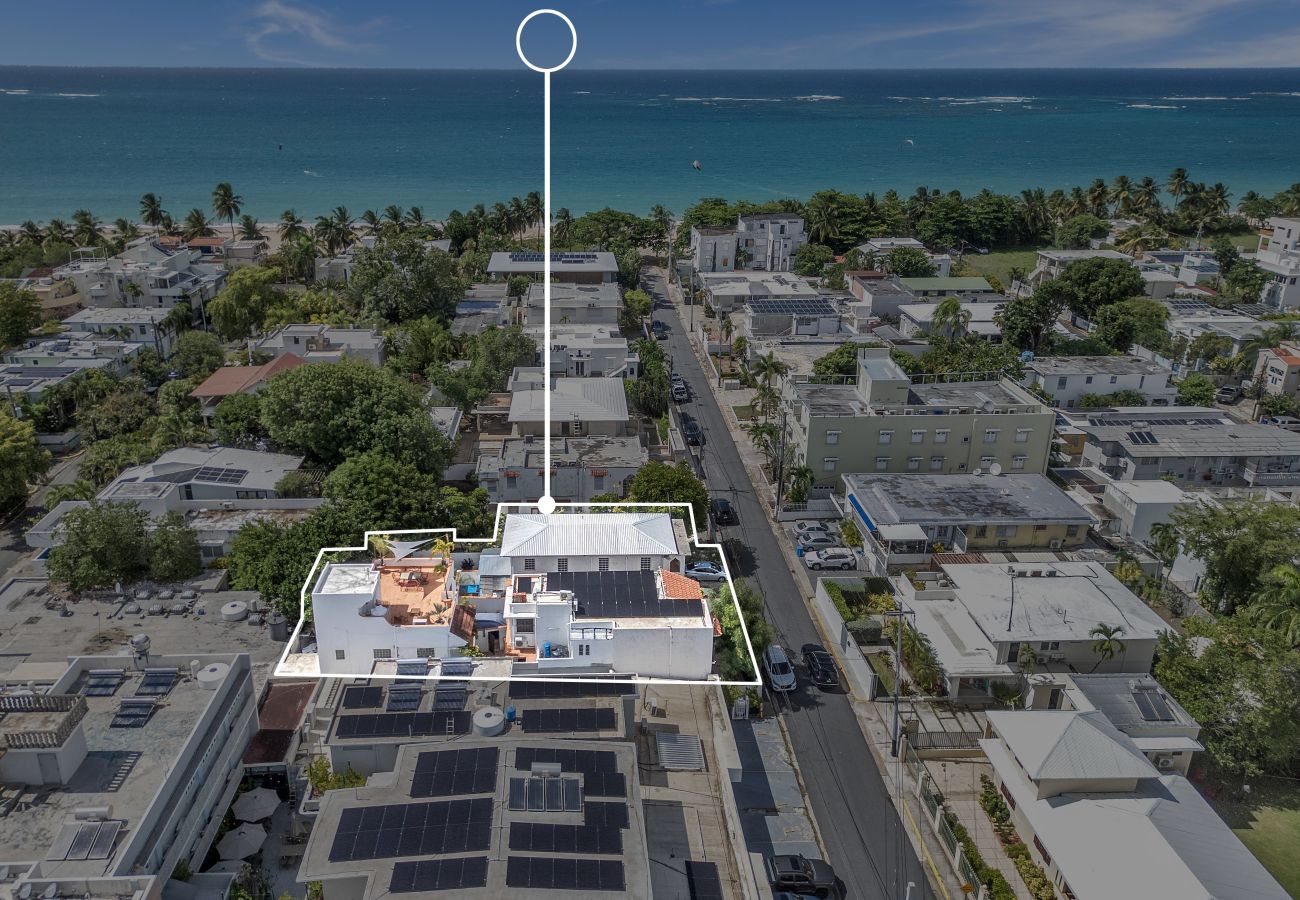 Apartment in Santurce - Beachside, Private Rooftop w/ Generator 
