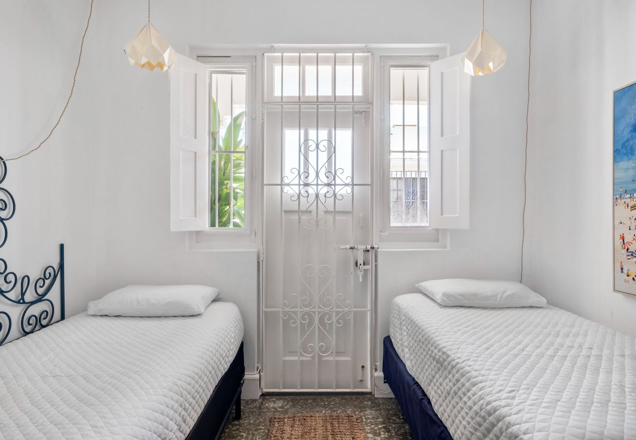 House in Santurce - Multi-unit beachside complex for up to 12 guests!