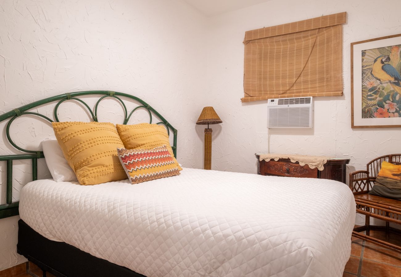 House in Santurce - Multi-unit beachside complex for up to 12 guests!