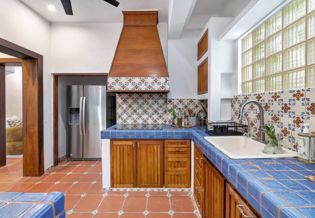 House in Santurce - Coastal Comfort: Spanish Villa Steps from the Sand