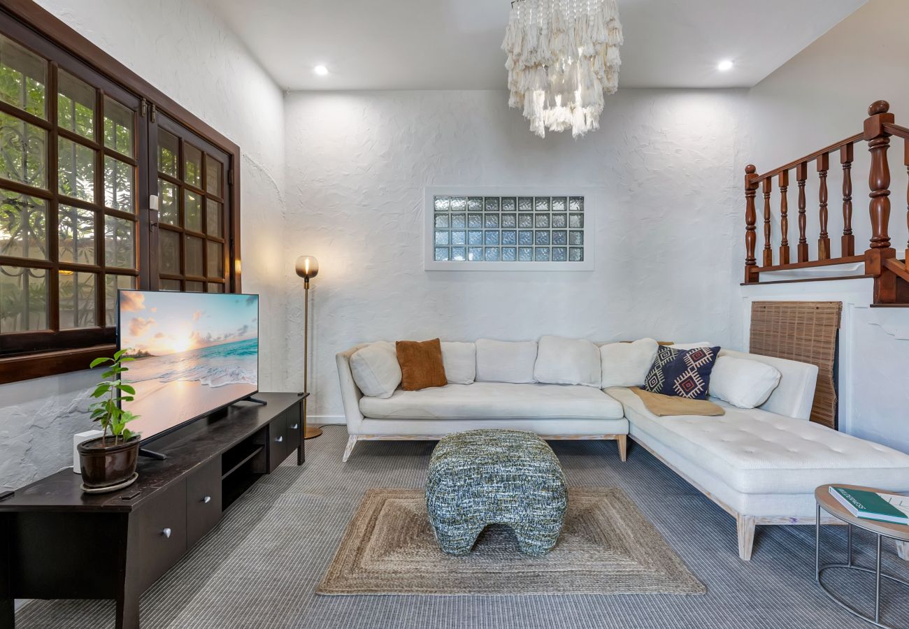 House in Santurce - Coastal Comfort: Spanish Villa Steps from the Sand