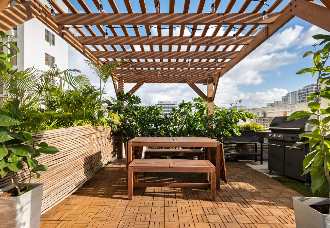 Apartment in Santurce - Prime Location at Condado with Rooftop Oasis