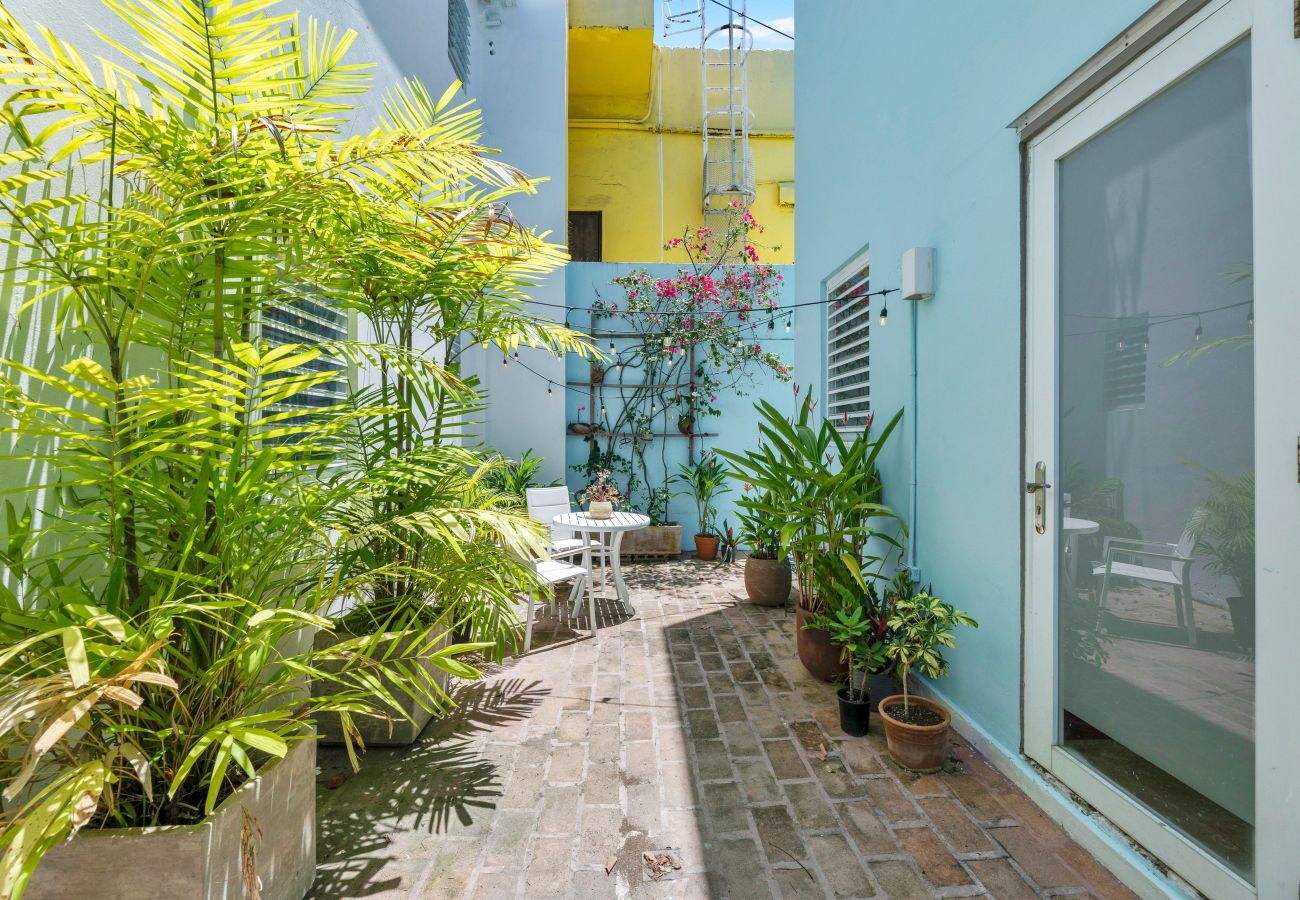 Apartment in San Juan - 2BR Near Beach & Old San Juan • Patio • Sleeps 4