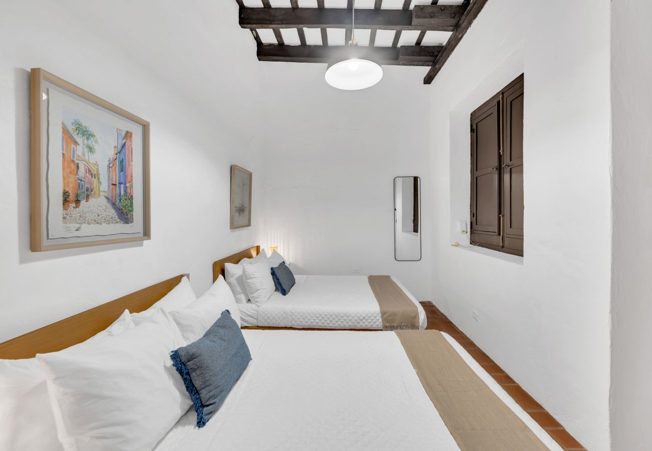 Apartment in San Juan - Colonial Villa Just Remodeled 2 floors Indoor Patio & Tub  Next to San Sebastian St.