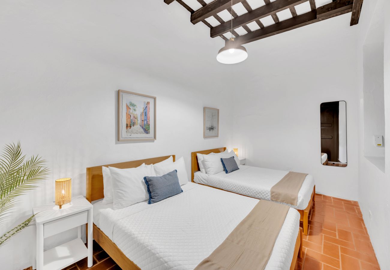 Apartment in San Juan - Colonial Villa Just Remodeled 2 floors Indoor Patio & Tub  Next to San Sebastian St.