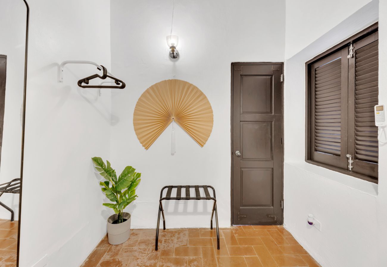 Apartment in San Juan - Colonial Villa Just Remodeled 2 floors Indoor Patio & Tub  Next to San Sebastian St.