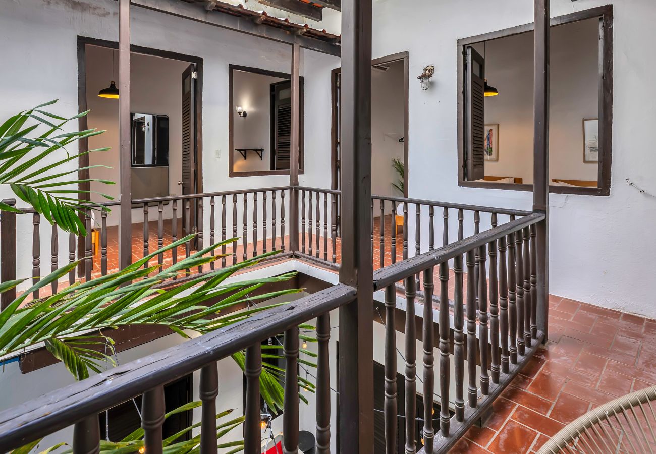 Apartment in San Juan - Colonial Villa Just Remodeled 2 floors Indoor Patio & Tub  Next to San Sebastian St.