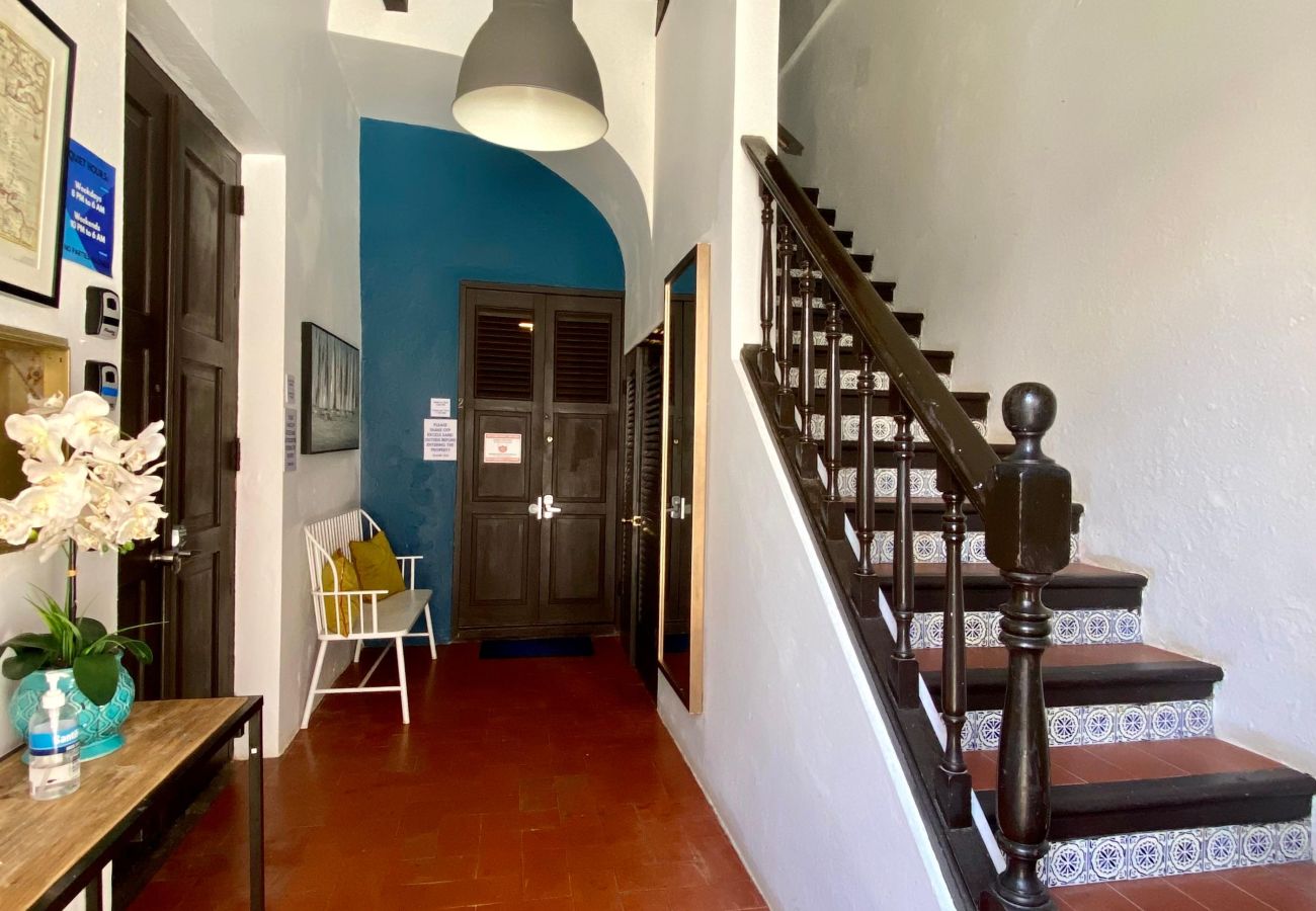 Apartment in San Juan - Colonial Apt. w/ Balcony in OSJ/ Next to San Sebastian St.