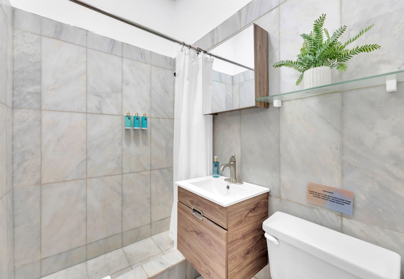 Apartment in San Juan - Colonial Apt. w/ Balcony in OSJ/ Next to San Sebastian St.