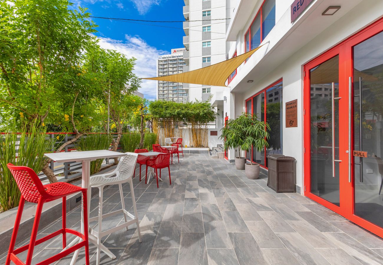 Rent by room in San Juan - Interior Queen Room | Red Door Inn |