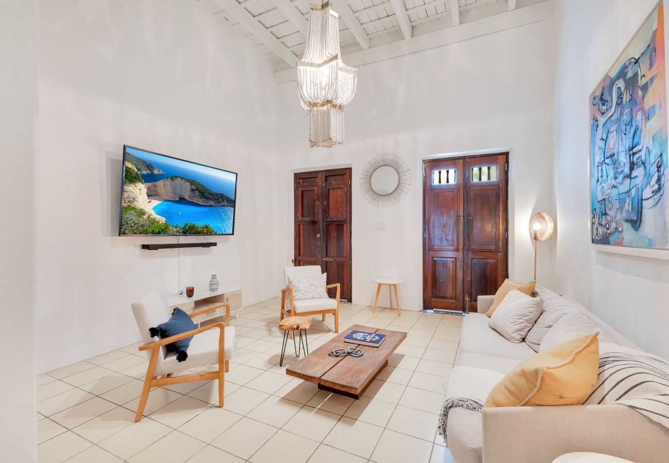 House in San Juan - Spacious Colonial Gem with Artistic Flair OSJ