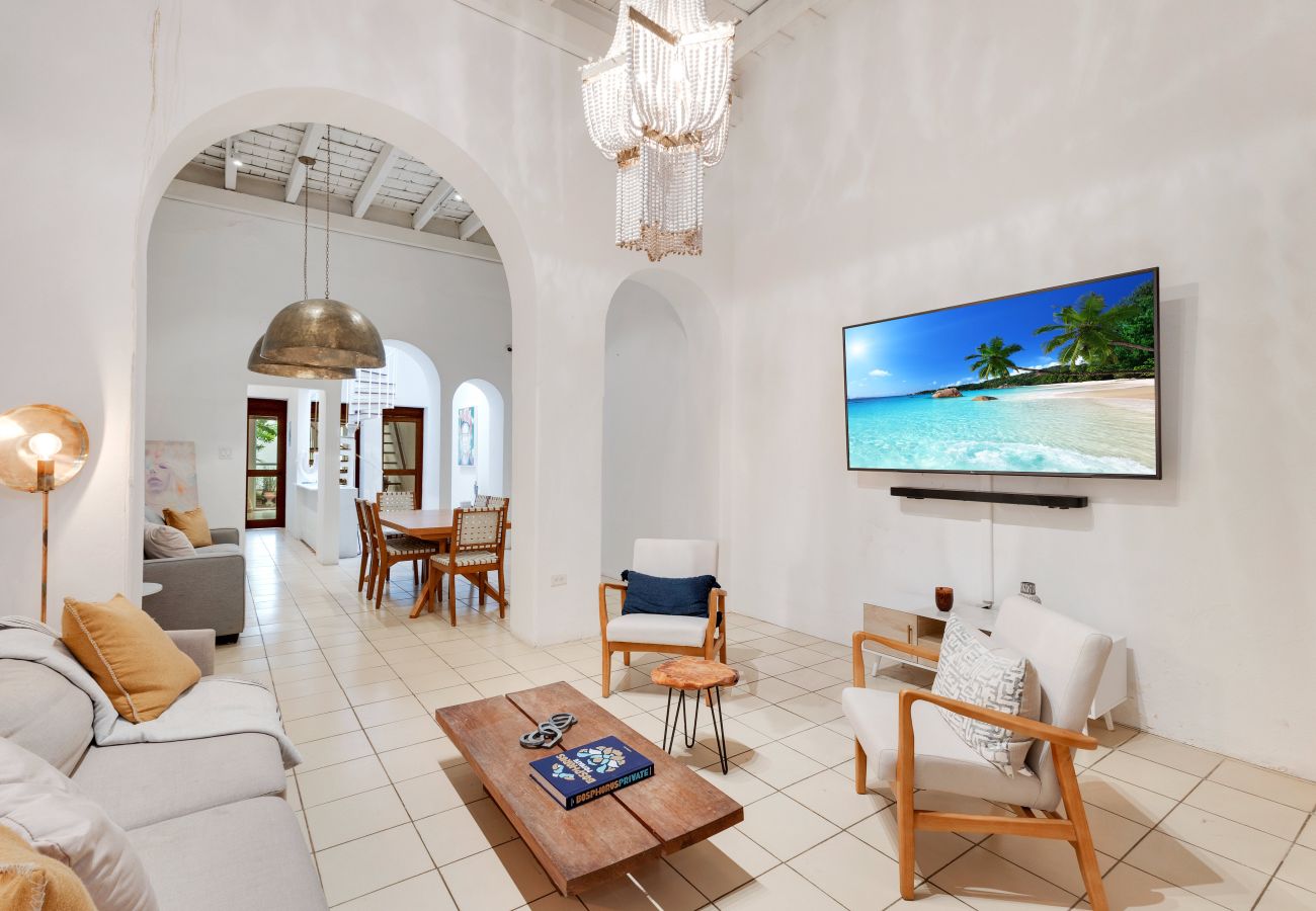 House in San Juan - Spacious Colonial Gem with Artistic Flair OSJ