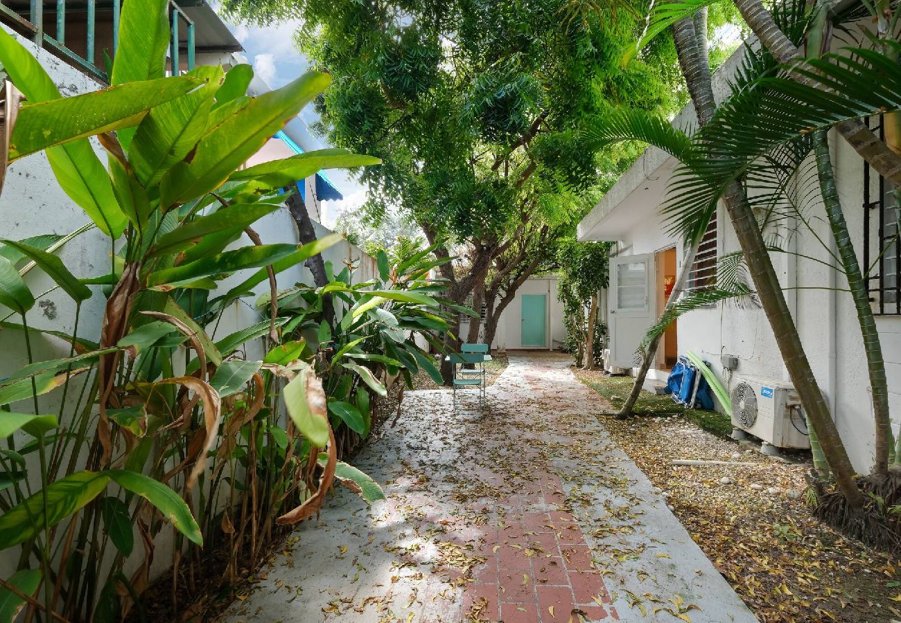 Apartment in San Juan - San Juan Apartment Steps Away From the Beach 