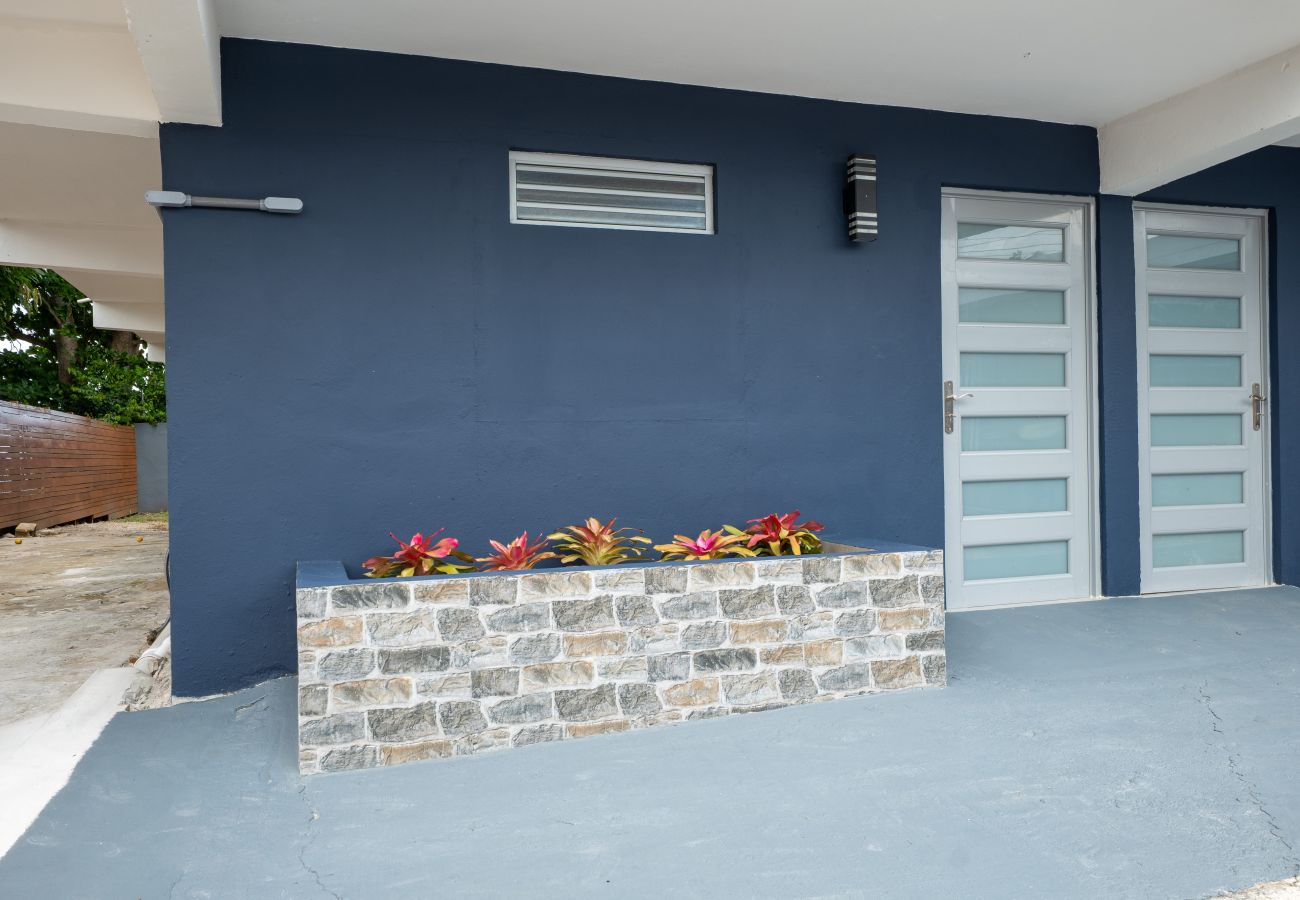 Apartment in Mayaguez - Oceanfront Retreat w/ Terrace, Direct access to Beach & BBQ