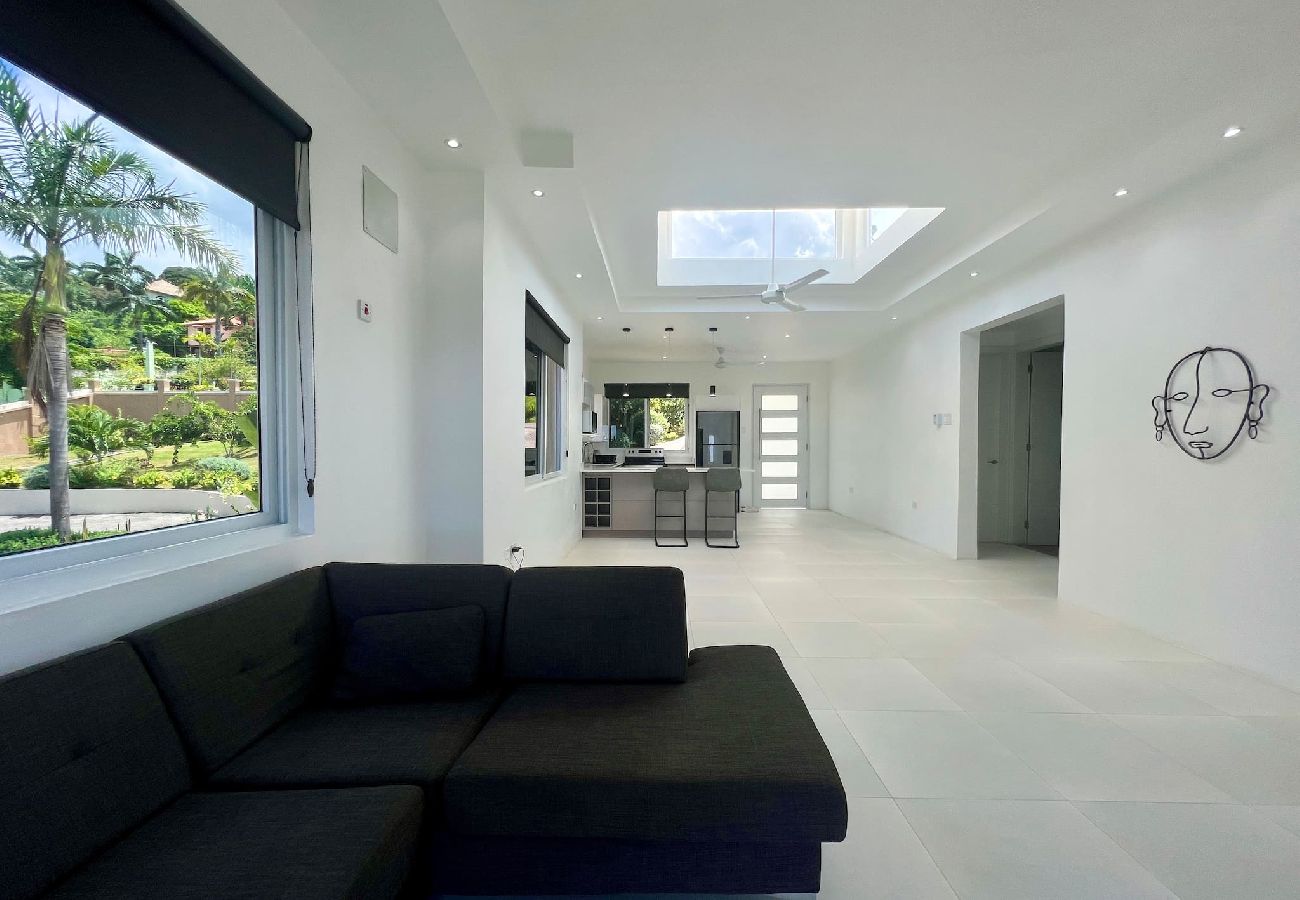 Apartment in White House - Whitehouse 2-Bed Apartment Sea View Balcony
