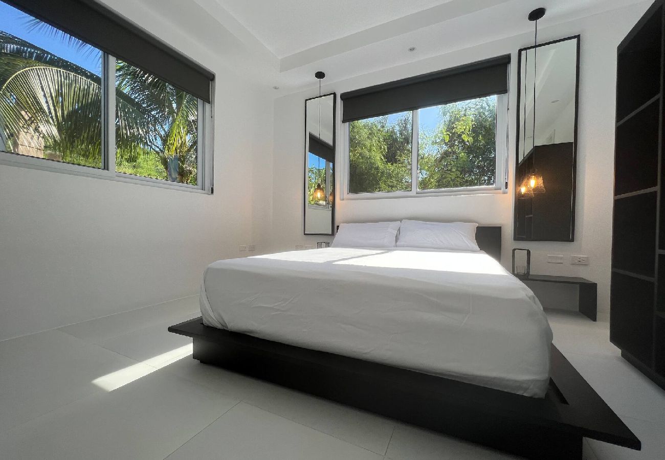 Apartment in White House - Whitehouse 2-Bed Apartment Sea View Balcony