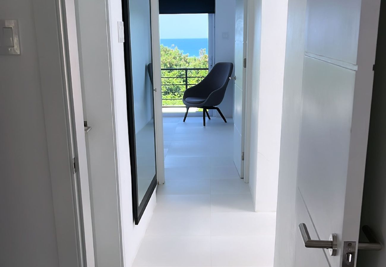 Apartment in White House - Whitehouse 2-Bed Apartment Sea View Balcony