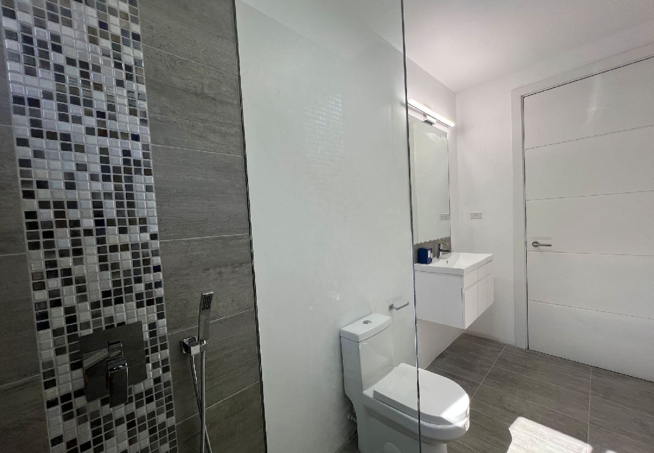 Apartment in White House - Whitehouse 2-Bed Apartment Sea View Balcony