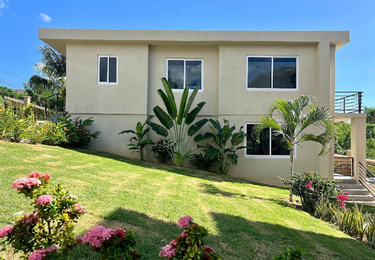Apartment in White House - Whitehouse 2-Bed Apartment Sea View Balcony