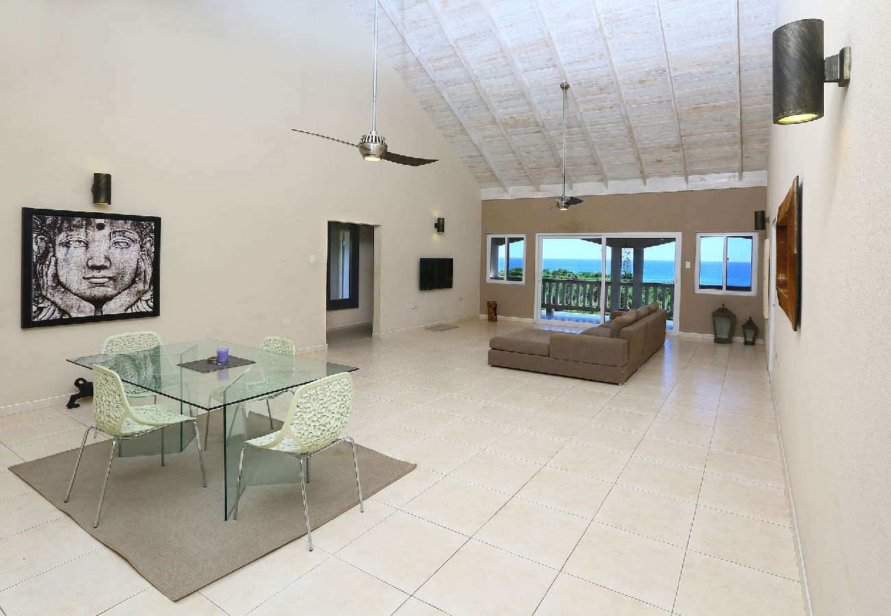 House in White House - Spacious 4-Bedroom Penthouse | Stunning sea views! 