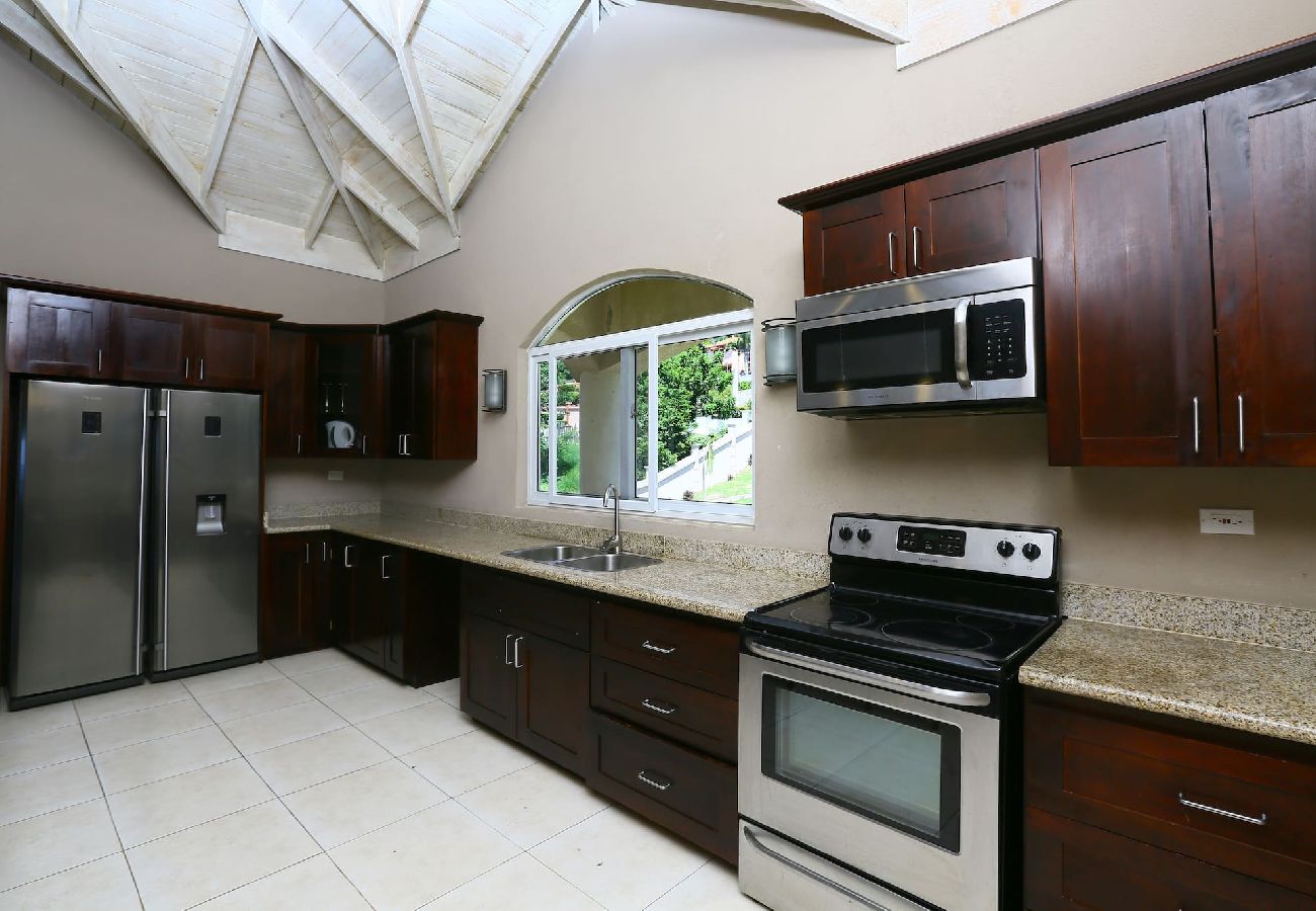 House in White House - Spacious 4-Bedroom Penthouse | Stunning sea views! 