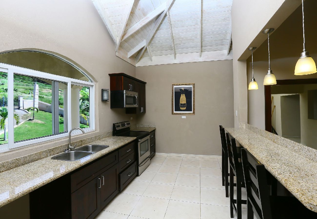 House in White House - Spacious 4-Bedroom Penthouse | Stunning sea views! 