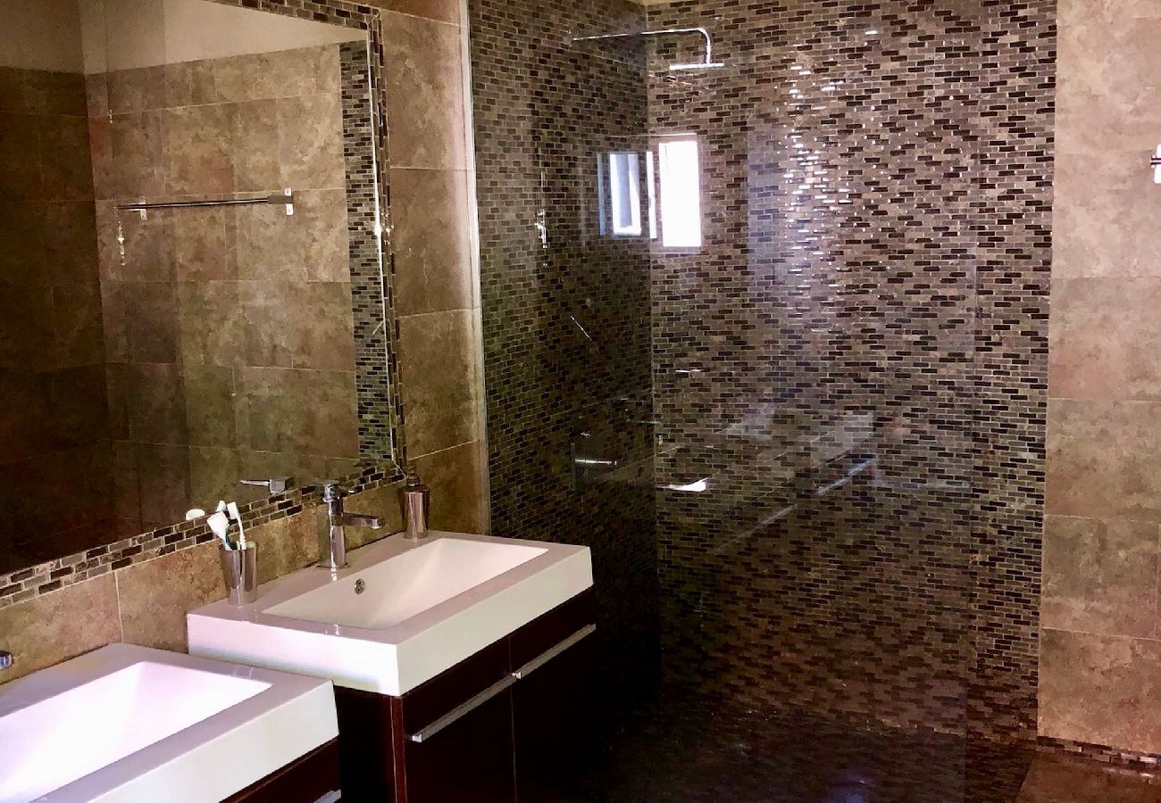 House in White House - Spacious 4-Bedroom Penthouse | Stunning sea views! 