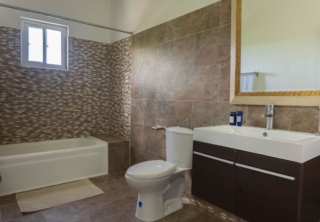House in White House - Spacious 4-Bedroom Penthouse | Stunning sea views! 