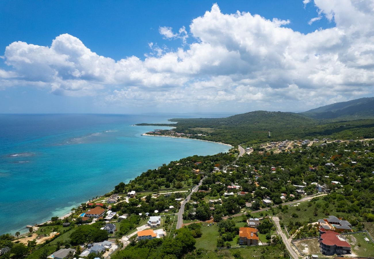 House in White House - Spacious 4-Bedroom Penthouse | Stunning sea views! 