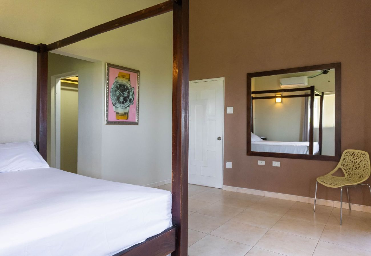 House in White House - Spacious 4-Bedroom Penthouse | Stunning sea views! 