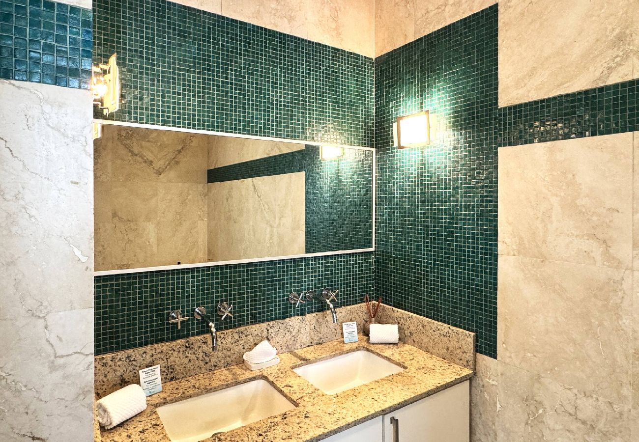 House in San Juan - Condado Laguna Villa w/Pool 5 Bd 3 Ba - Generator 