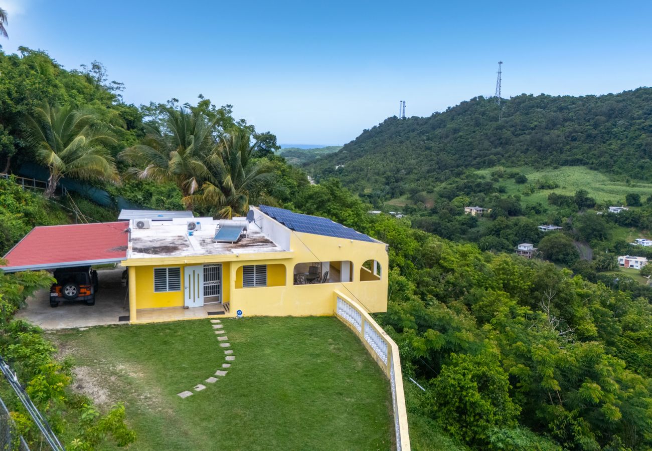 House in Fajardo - Hilltop Getaway with Huge Terrace 