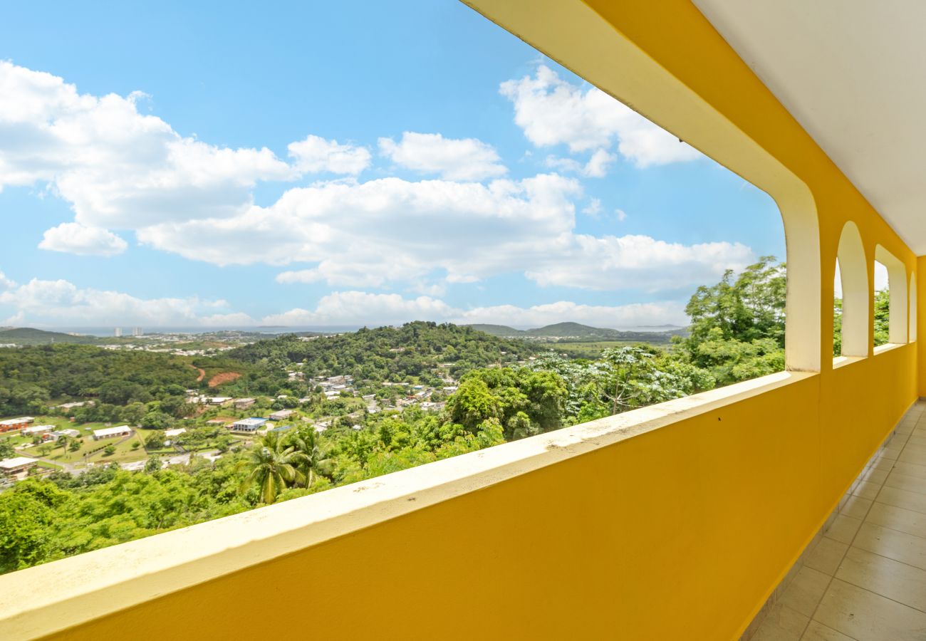 House in Fajardo - Hilltop Getaway with Huge Terrace 