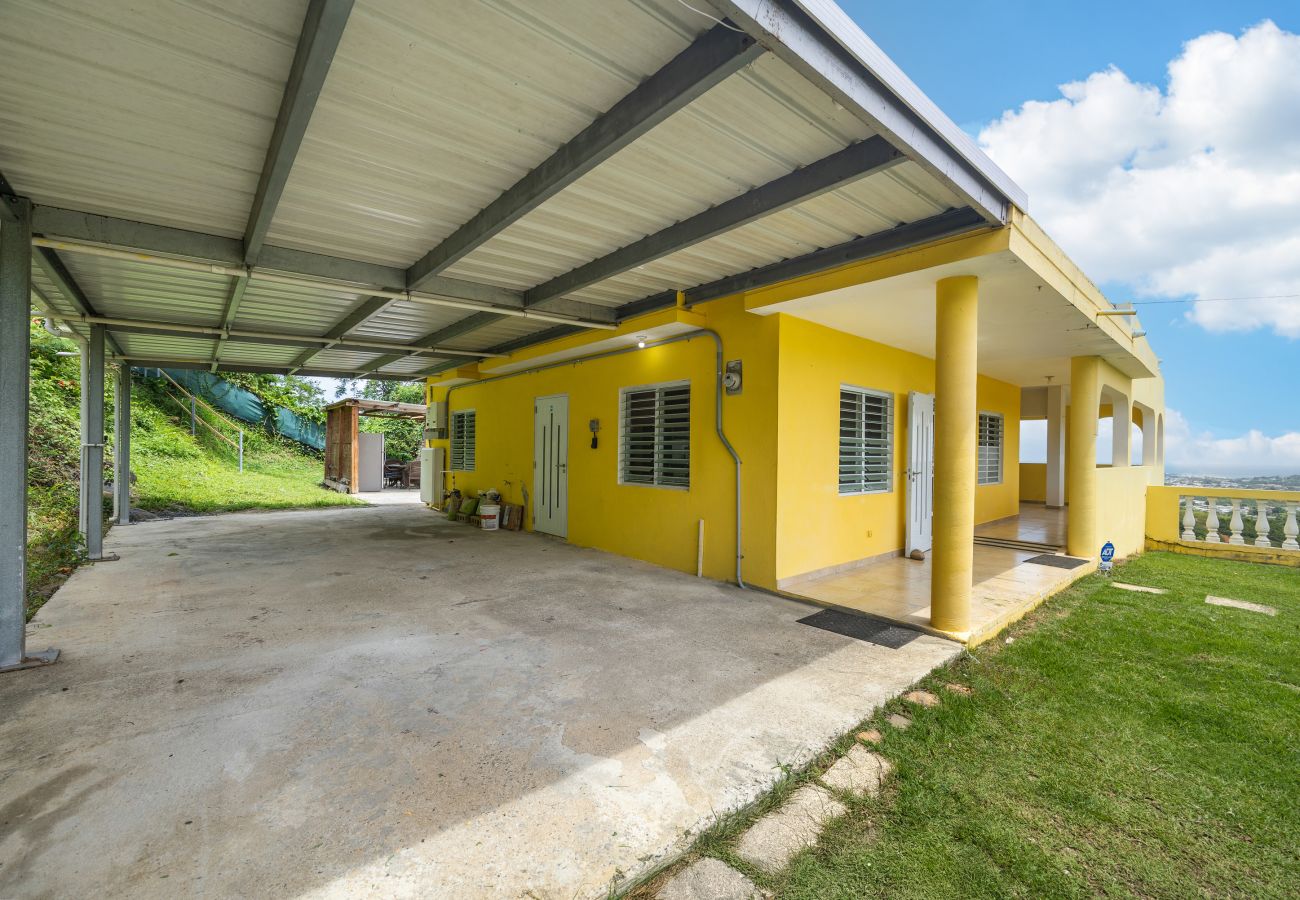 House in Fajardo - Hilltop Getaway with Huge Terrace 