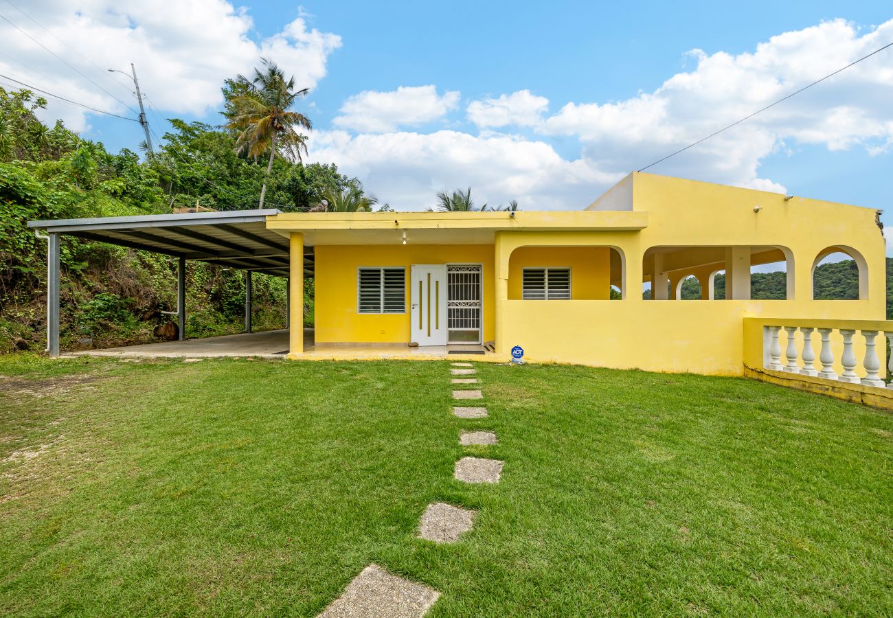 House in Fajardo - Hilltop Getaway with Huge Terrace 