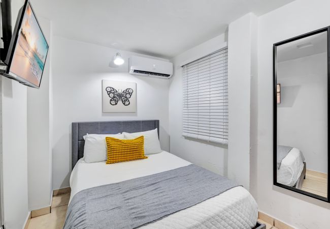 Apartment in San Juan - Beautiful 2 Bedroom in Miramar! 
