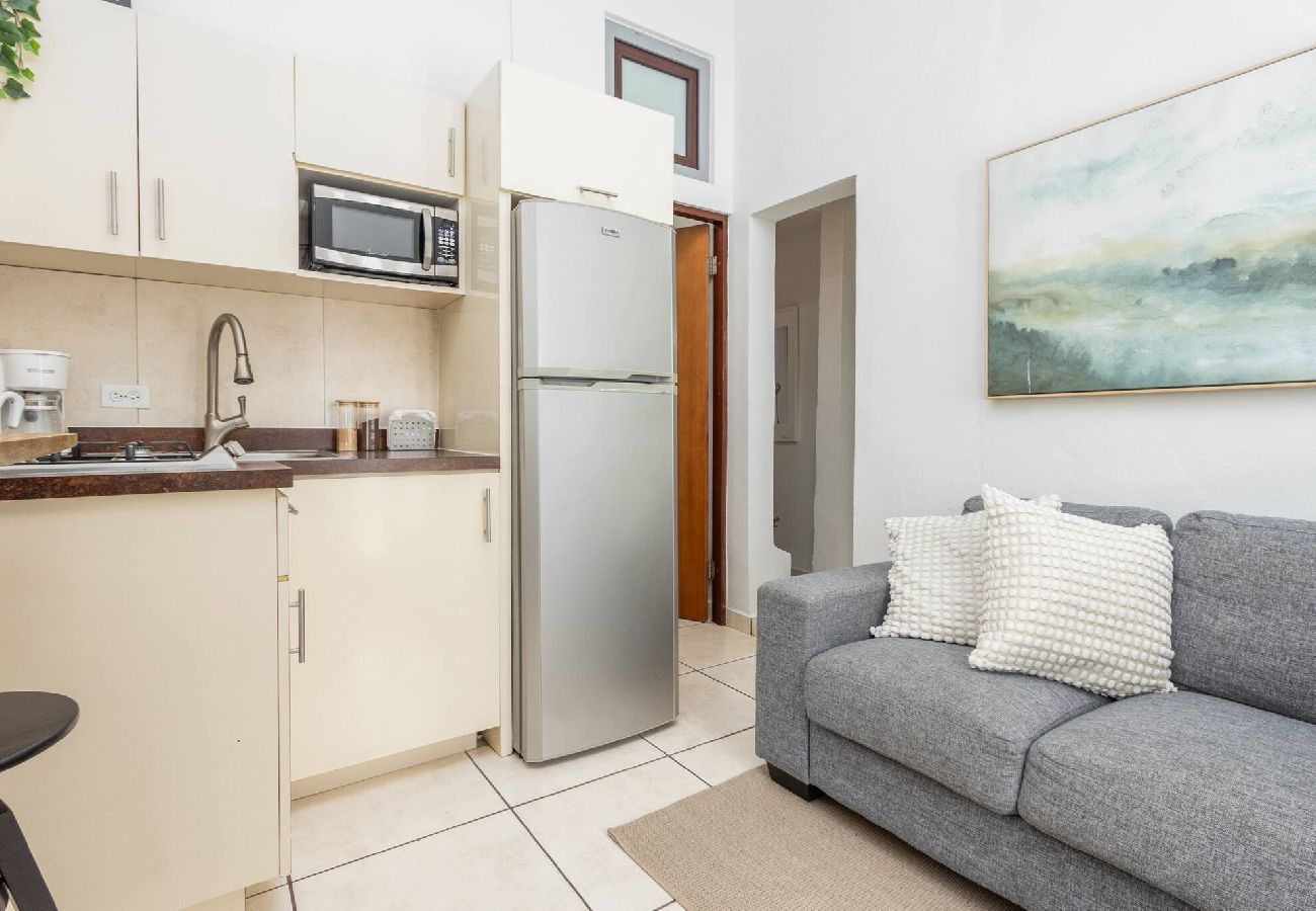 Apartment in San Juan - Beautiful 2 Bedroom in Miramar! 