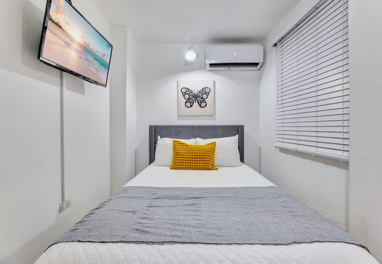 Apartment in San Juan - Beautiful 2 Bedroom in Miramar! 