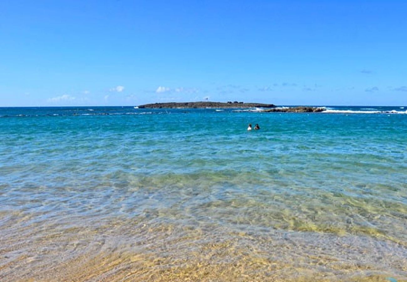 Apartment in San Juan - Centric, Spacious, Stylish Miramar Unit, Sleeps 4 