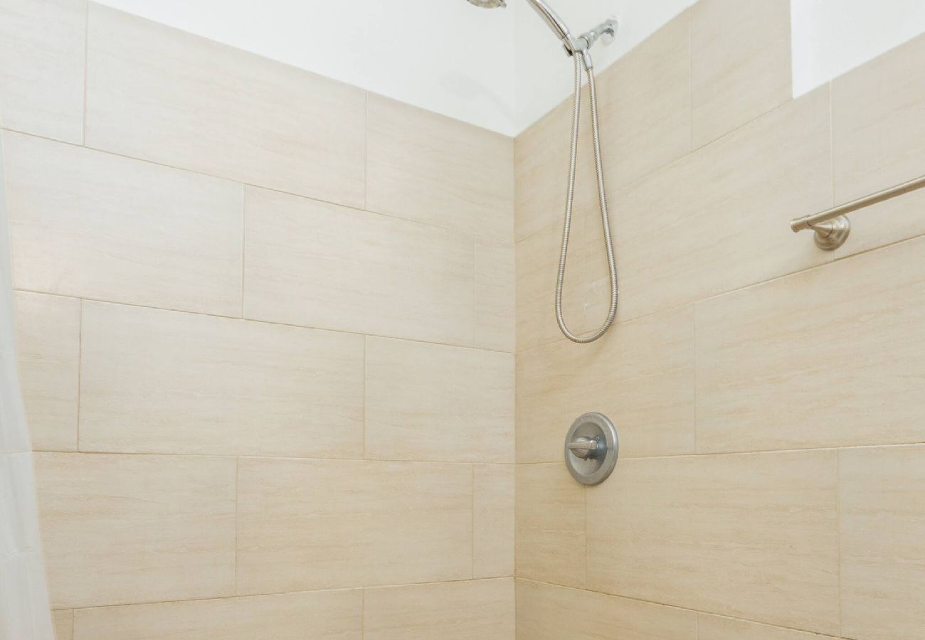 Apartment in San Juan - Centric, Spacious, Stylish Miramar Unit, Sleeps 4 